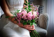 Now You Don’t Need Natural Grass, Buy Flowers Online Easily